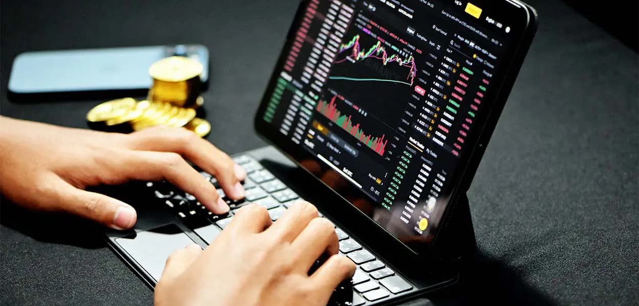 Fintech vs Banking: Understanding the Modern Financial Landscape
